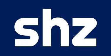 Logo der Schleswig-Holsteinischen Zeitungsgruppe shz Online Redaktion, weiße Kleinbuchstaben auf dunkelblauem Grund